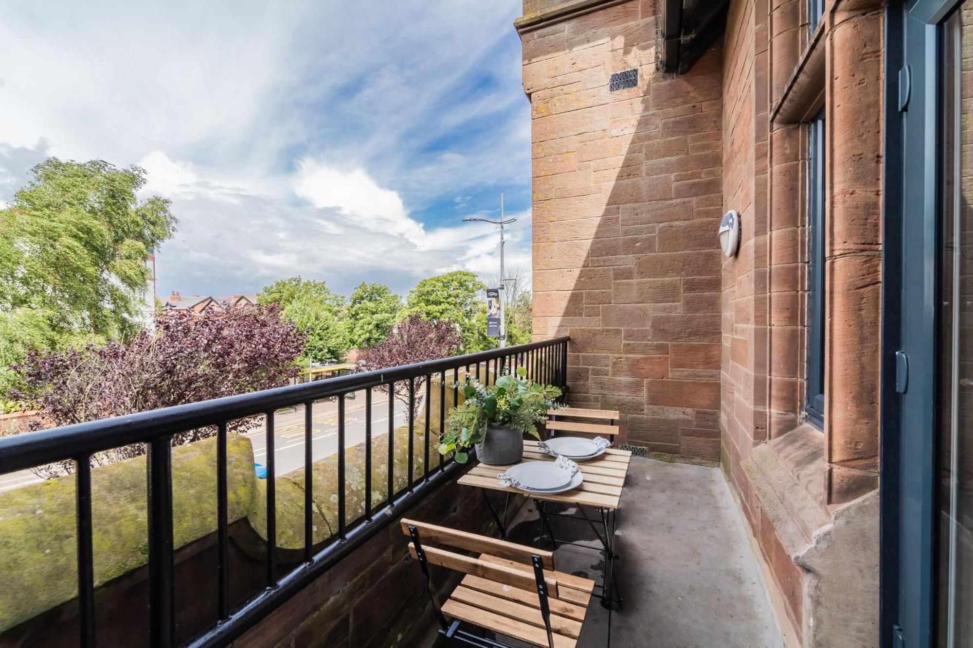 2 The Quadrant Luxury Apartments - Hoylake Exterior photo